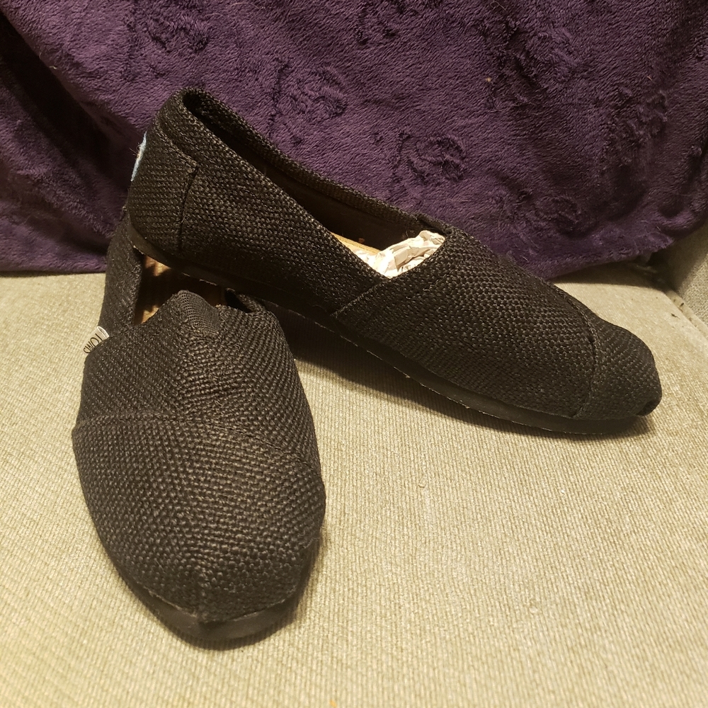 Womens sz 6 Black Toms slip ons NWOT